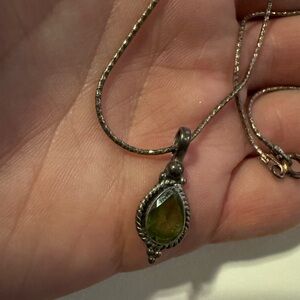 Vintage Elegant Sterling silver and Green Peridot Pendant Necklace